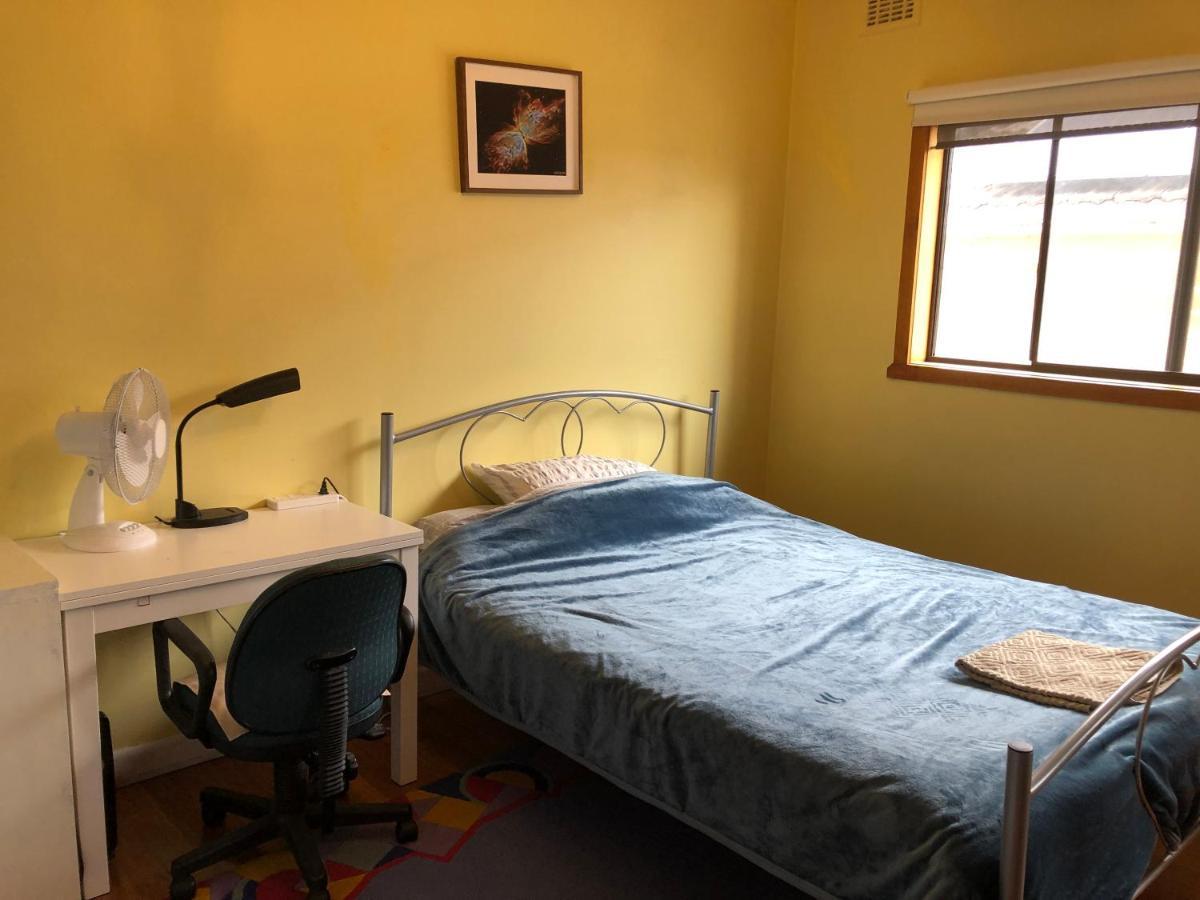 A Single Room Near The Railway Station ملبورن المظهر الخارجي الصورة