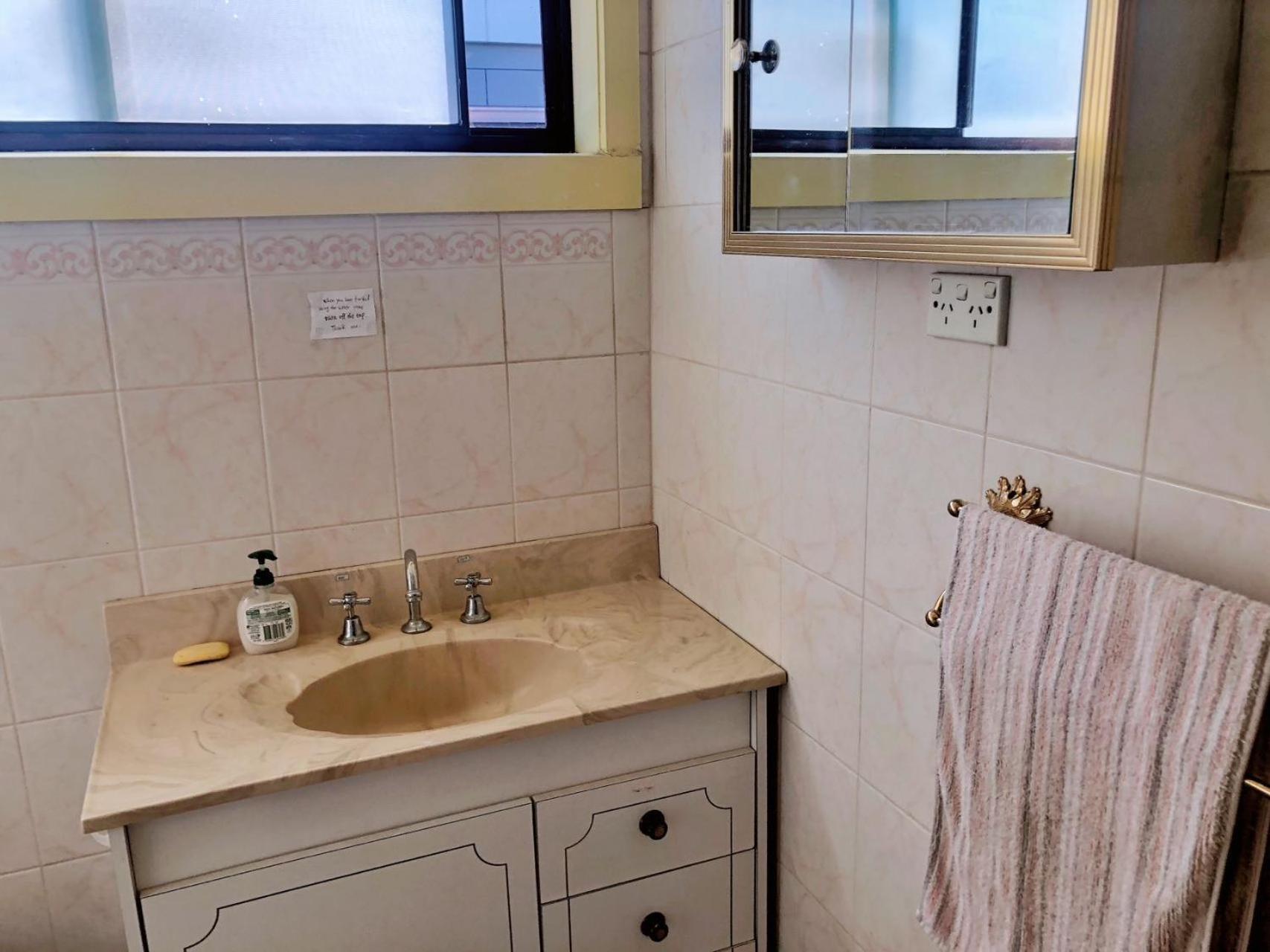 A Single Room Near The Railway Station ملبورن المظهر الخارجي الصورة